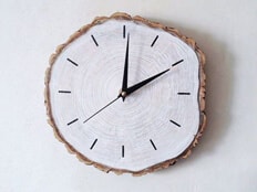 часы из дерева
